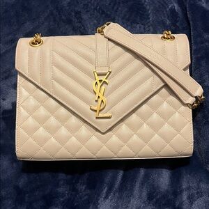 Saint Laurent Medium in blanc vintage De Poudre Triquilt Monogram Envelope Bag